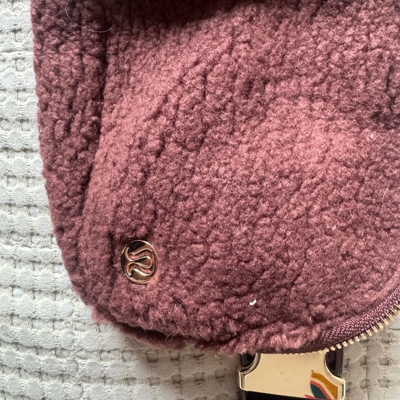 Lululemon Everywhere Belt Bag Brown Sherpa - Picture 6 of 6
